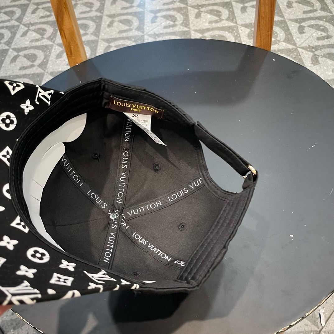    Lv！超级大爆款👏上头敲好看
颜色正点！新款字母刺绣棒球帽 
新工艺制作超好看 所见之处皆是细节！