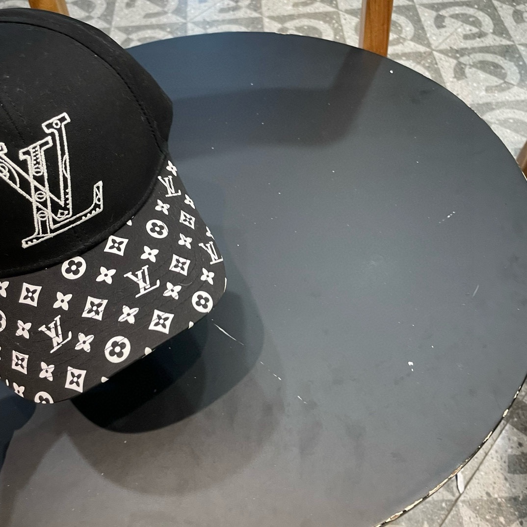    Lv！超级大爆款👏上头敲好看
颜色正点！新款字母刺绣棒球帽 
新工艺制作超好看 所见之处皆是细节！