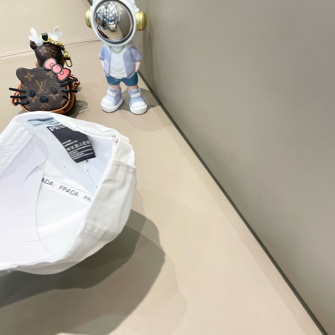  🧢普拉达Prada🧢 全新立体棒球帽，精致无暇！做工细致，独家实物拍摄。