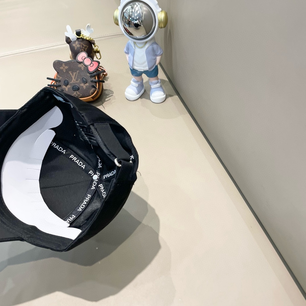  🧢普拉达Prada🧢 全新立体棒球帽，精致无暇！做工细致，独家实物拍摄。