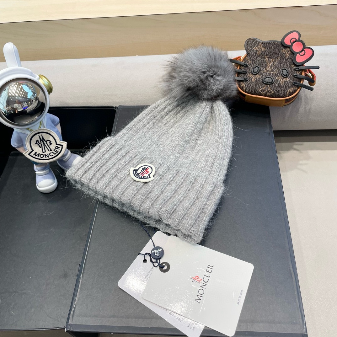 
  蒙口Moncler盟可睐💥官网经典针织帽，原单复刻.非常柔软亲肤，弹性很好💓有质感又非常百搭的款式