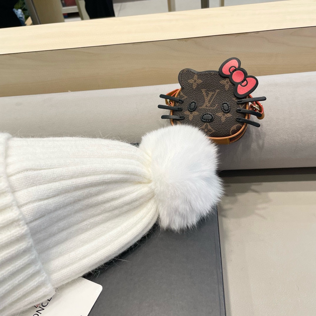 
  蒙口Moncler盟可睐💥官网经典针织帽，原单复刻.非常柔软亲肤，弹性很好💓有质感又非常百搭的款式