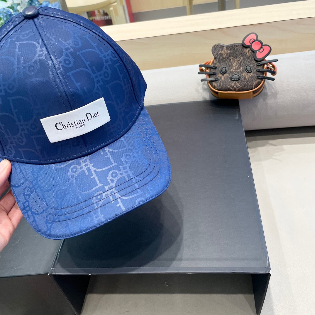   Dior(迪奥)新款原单棒球帽， Dior老花拼皮，复古韵味十足，11开模订制，原版帆布料+头层牛皮