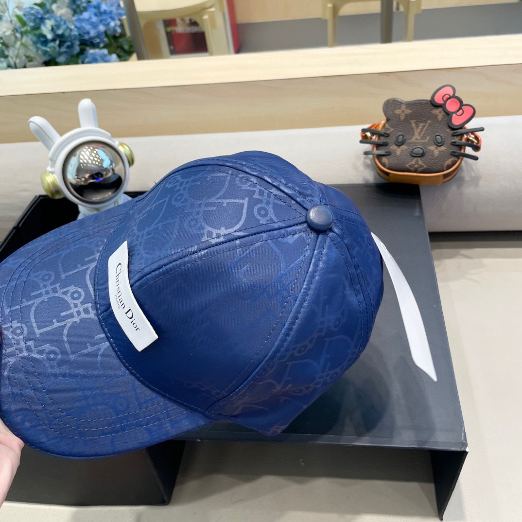   Dior(迪奥)新款原单棒球帽， Dior老花拼皮，复古韵味十足，11开模订制，原版帆布料+头层牛皮