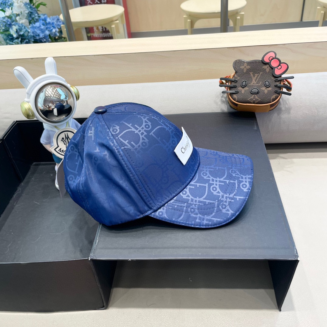   Dior(迪奥)新款原单棒球帽， Dior老花拼皮，复古韵味十足，11开模订制，原版帆布料+头层牛皮