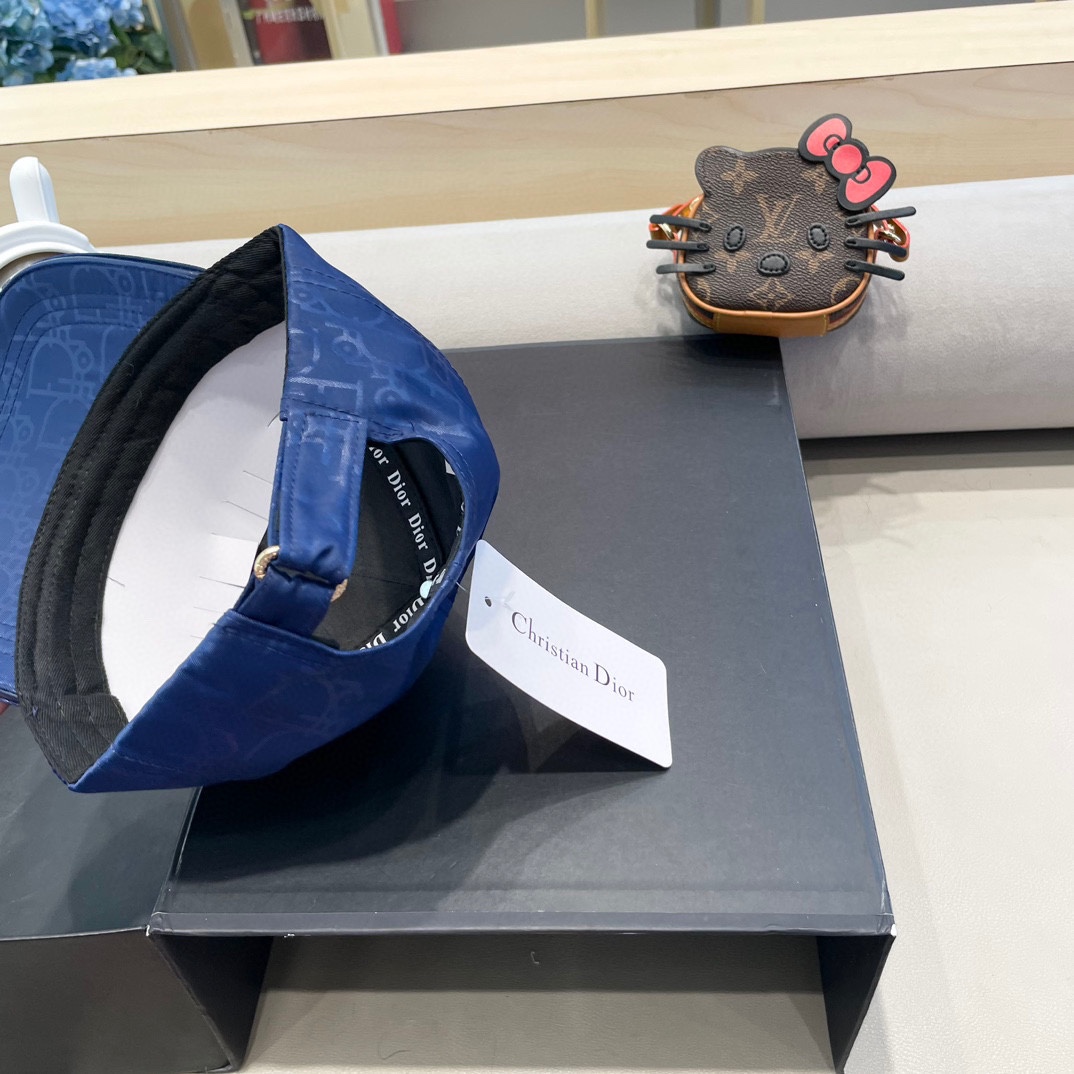   Dior(迪奥)新款原单棒球帽， Dior老花拼皮，复古韵味十足，11开模订制，原版帆布料+头层牛皮