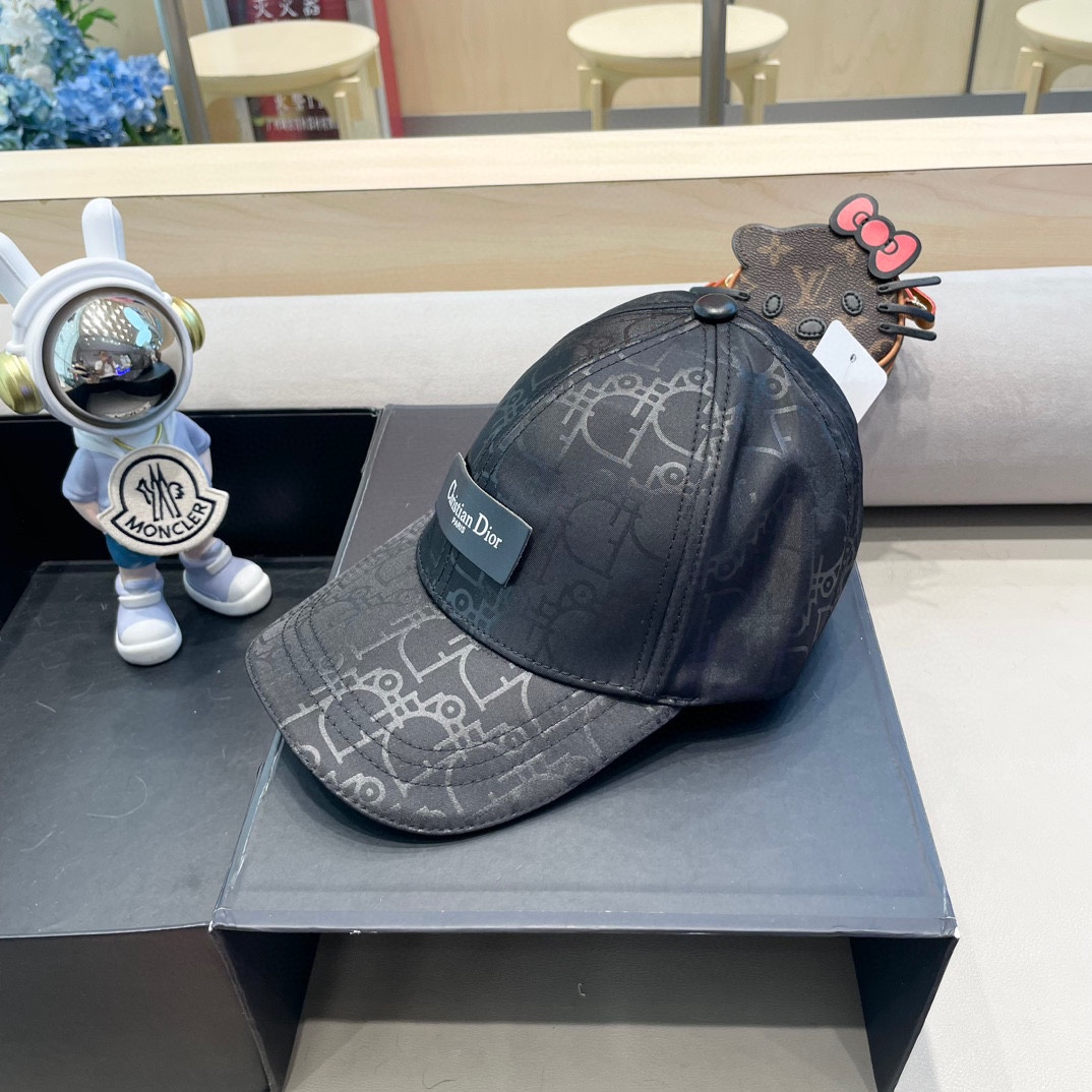   Dior(迪奥)新款原单棒球帽， Dior老花拼皮，复古韵味十足，11开模订制，原版帆布料+头层牛皮