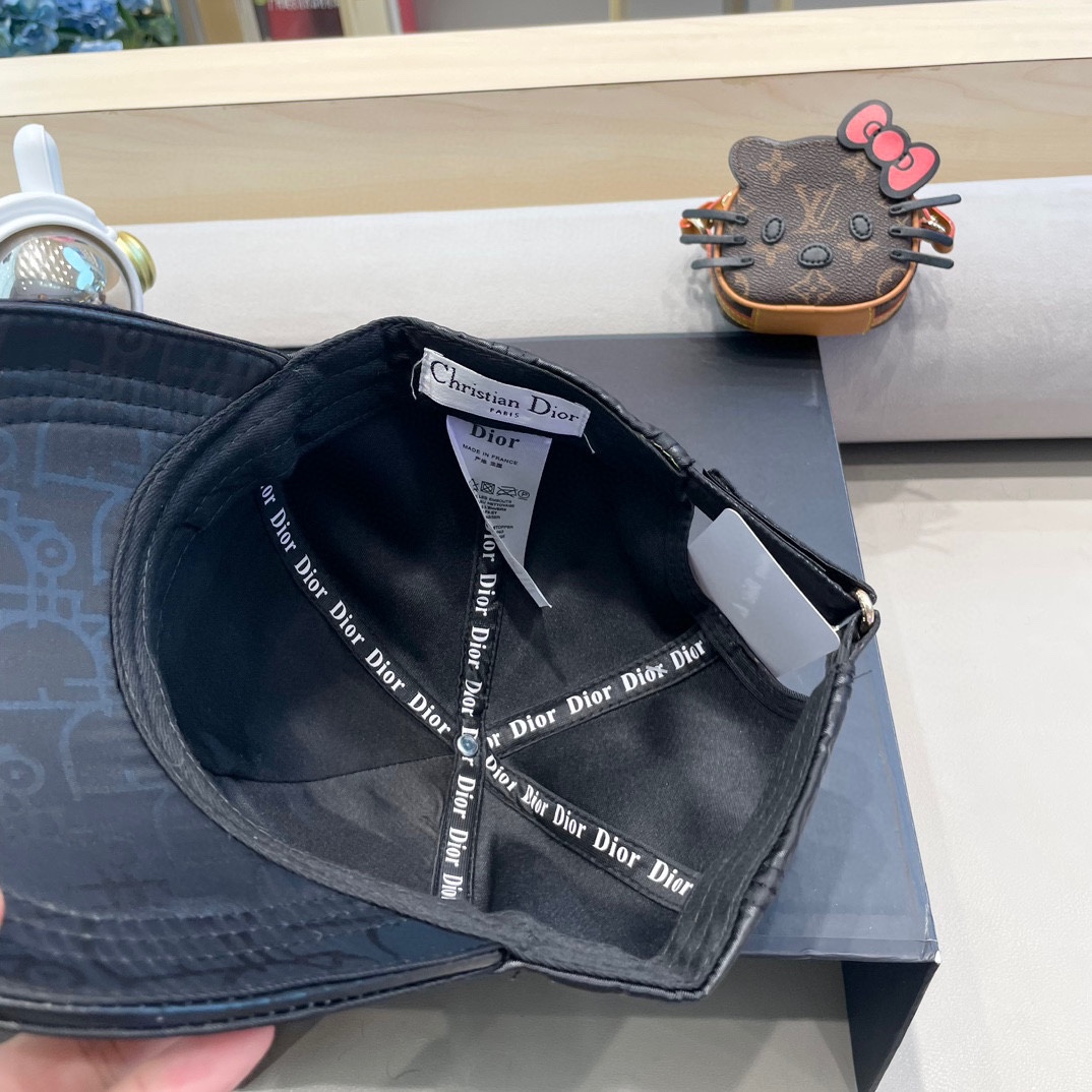   Dior(迪奥)新款原单棒球帽， Dior老花拼皮，复古韵味十足，11开模订制，原版帆布料+头层牛皮