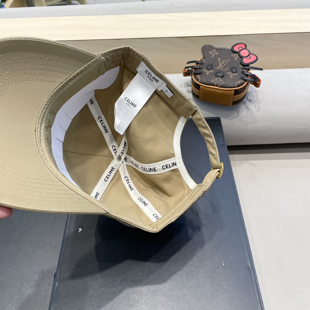  CELINE 塞琳 新款 🆕 棒球帽 🧢 
原单棒球帽 🧢原版1.1复刻 （对比 🆚 市场通货 
lo