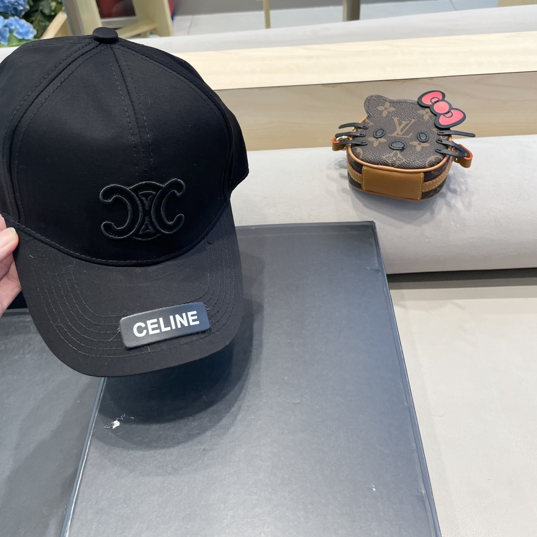  CELINE 塞琳 新款 🆕 棒球帽 🧢 
原单棒球帽 🧢原版1.1复刻 （对比 🆚 市场通货 
lo