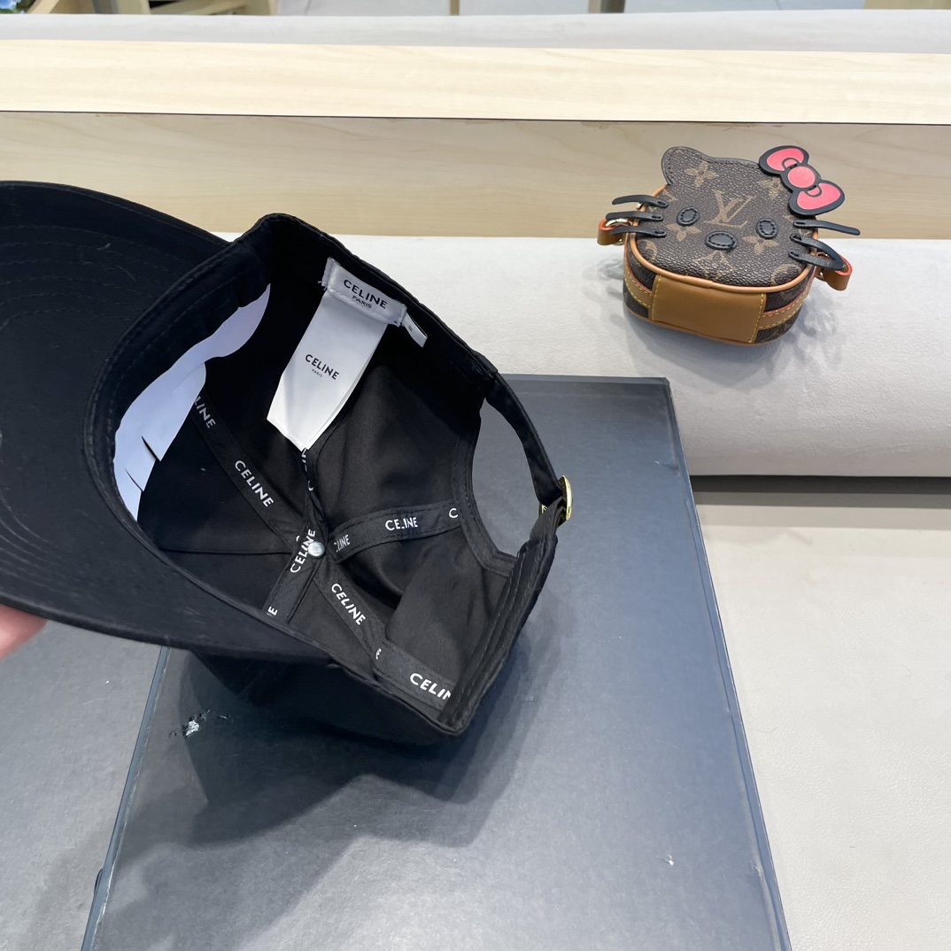  CELINE 塞琳 新款 🆕 棒球帽 🧢 
原单棒球帽 🧢原版1.1复刻 （对比 🆚 市场通货 
lo