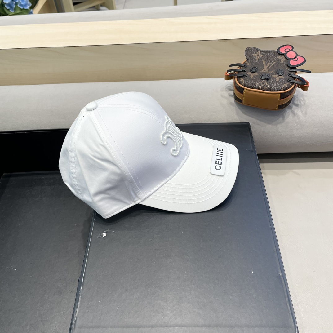  CELINE 塞琳 新款 🆕 棒球帽 🧢 
原单棒球帽 🧢原版1.1复刻 （对比 🆚 市场通货 
lo