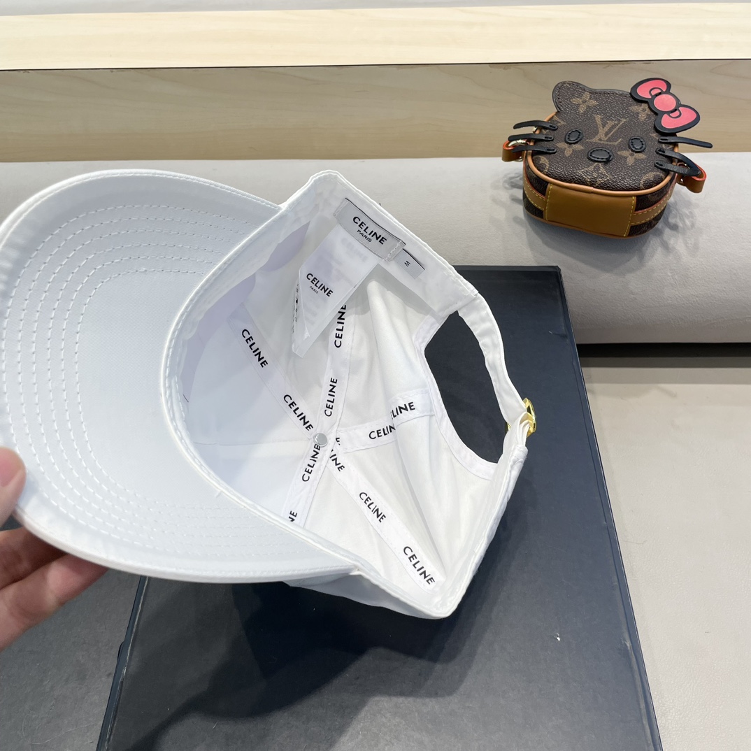  CELINE 塞琳 新款 🆕 棒球帽 🧢 
原单棒球帽 🧢原版1.1复刻 （对比 🆚 市场通货 
lo