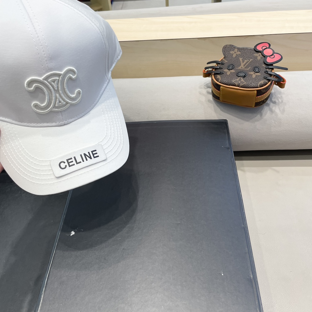  CELINE 塞琳 新款 🆕 棒球帽 🧢 
原单棒球帽 🧢原版1.1复刻 （对比 🆚 市场通货 
lo