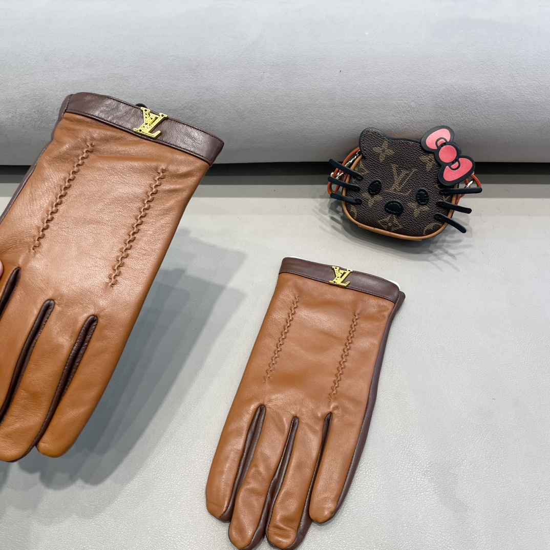 NO:554884,2025 New Exclusive First Touch Screen Gloves Men's Gloves LV Louis Vuitton Men's [Original Quality] The official website synchronizes men's new high-end sheepskin gloves. Don't miss it. 100% imported sheepskin is used. The leather is fine and soft. Look for the imported sheepskin with a unique feel and cashmere lining to keep warm. Original custom hardware and top-notch workmanship. No detail is spared. Genuine opening size. XL XXL gloves, gloves, louis vuitton, louis vuitton, sheepskin, gloves.198609092025新款独家首发触屏手套 男士手套LV路易威登男款【原单品质】官网同步男士新款高档羊皮手套不可错过百分百选用进口羊皮 皮质细腻柔软 认准进口羊皮特有手感羊绒内里保暖更佳 原版定制五金顶级做工任何细节都不放过正品开版 码数XL XXL手套,手套,louis vuitton,louis vuitton,sheepskin,gloves,accessory