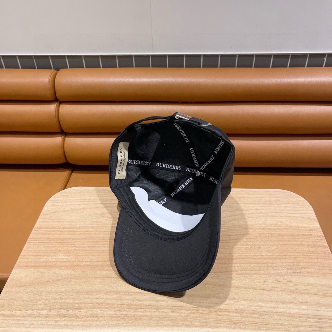   Burberry（巴宝莉）原单棒球帽🧢专柜热卖款纯棉内里，轻盈透气。完美版型，原厂品质，独家实物拍摄