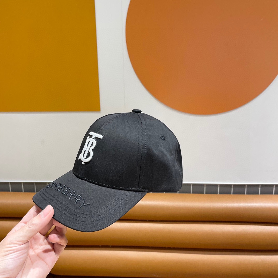  Burberry（巴宝莉）原单棒球帽🧢专柜热卖款纯棉内里，轻盈透气。完美版型，原厂品质，独家实物拍摄，