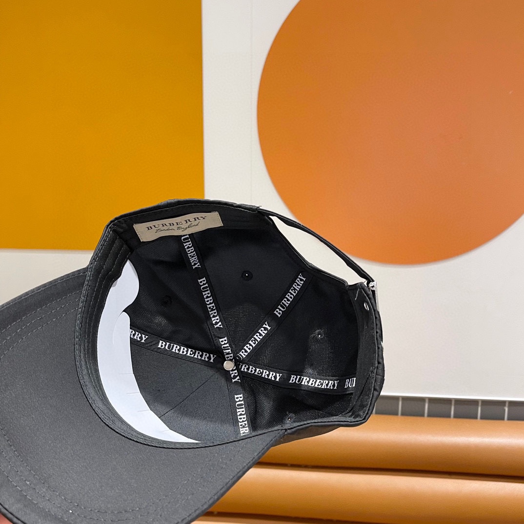  Burberry（巴宝莉）原单棒球帽🧢专柜热卖款纯棉内里，轻盈透气。完美版型，原厂品质，独家实物拍摄，