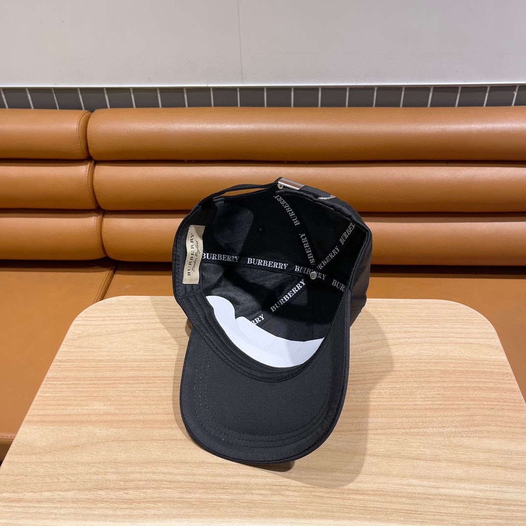  Burberry（巴宝莉）原单棒球帽🧢专柜热卖款纯棉内里，轻盈透气。完美版型，原厂品质，独家实物拍摄，