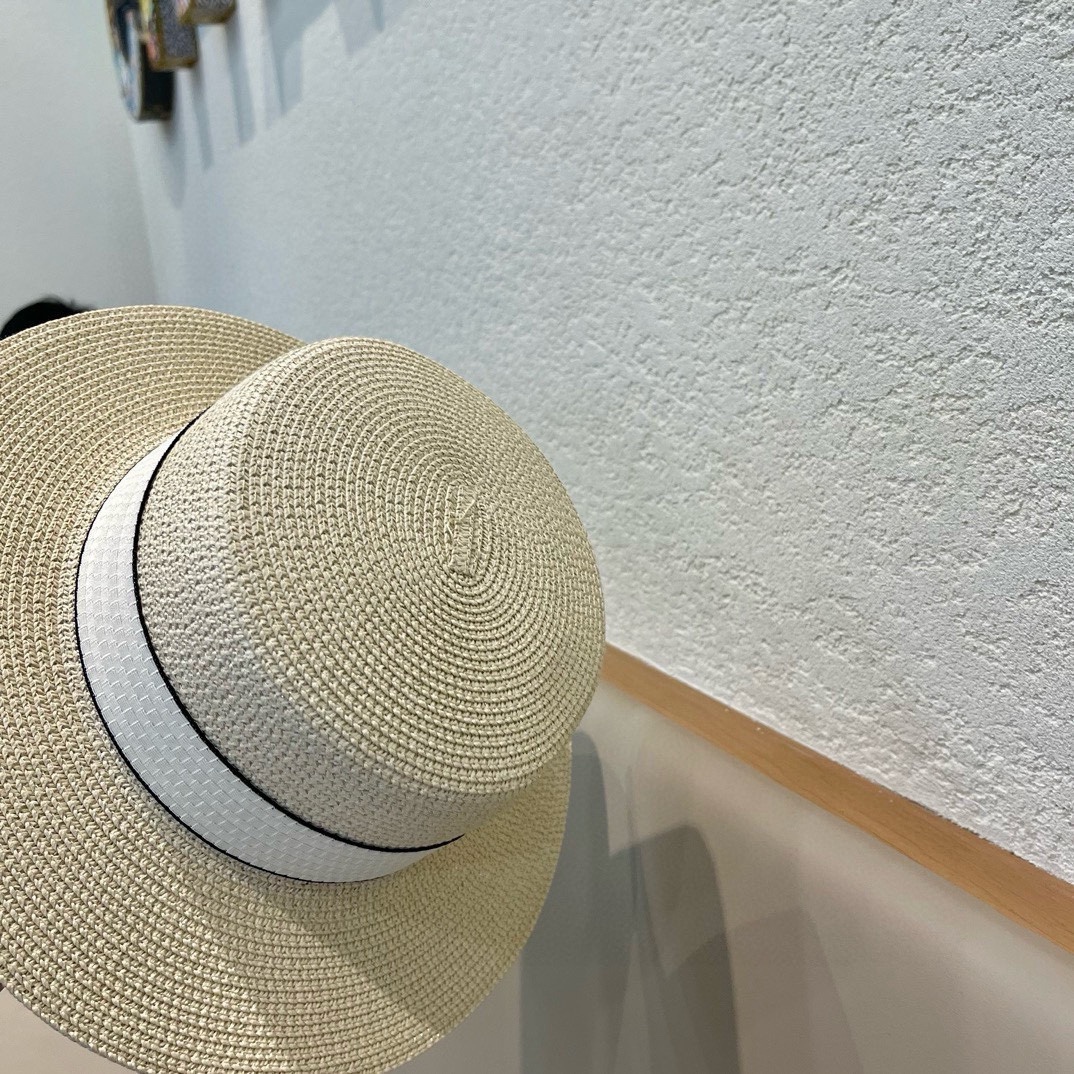  【PRADA普拉达】新款草帽，出街必备超好搭配，赶紧入手！