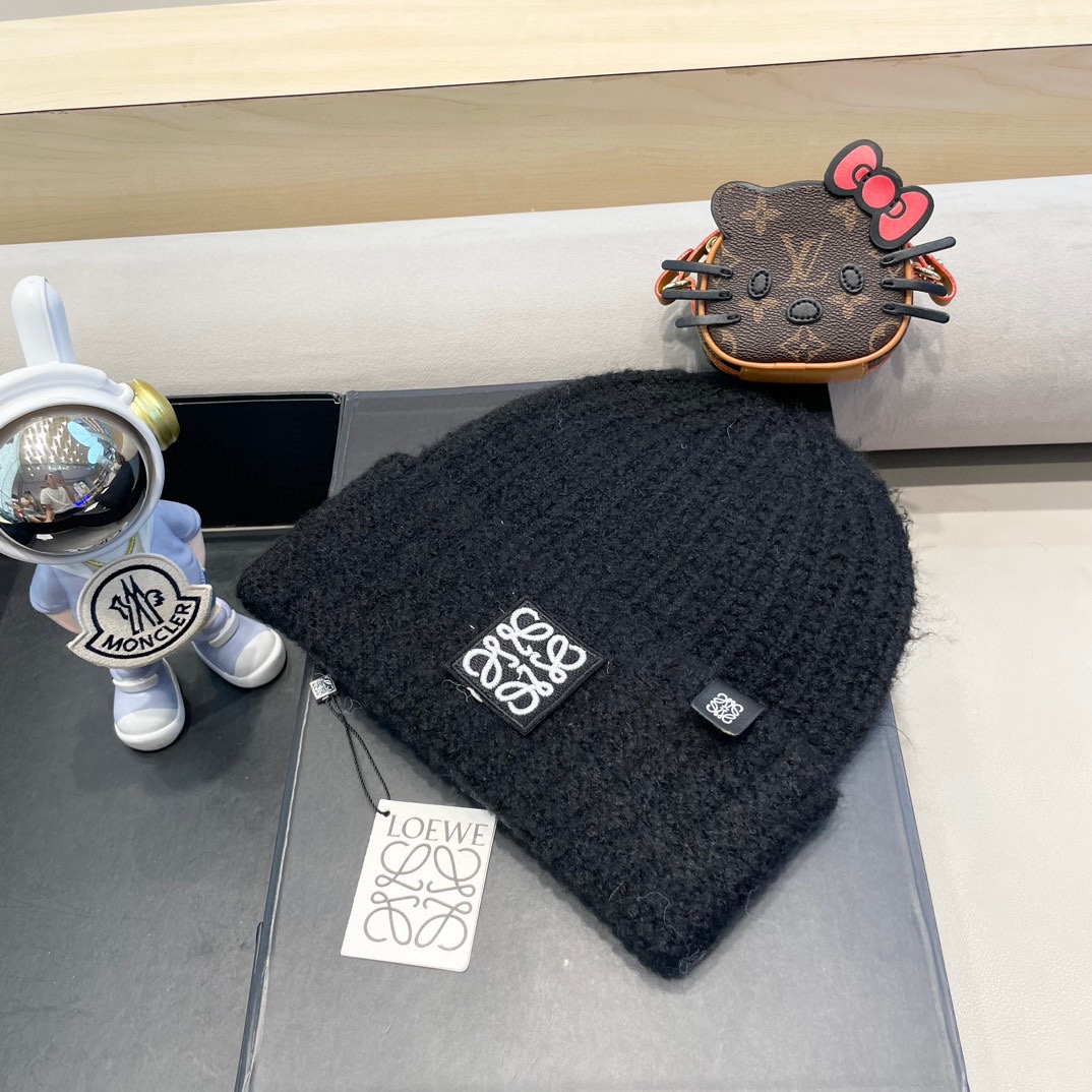 NO:214722,【LOEWE】 Early autumn knitted wool hat, plush material, very versatile hat, fisherman hat, baseball hat, knit hat, hat, loewe, loewe, espadrilles, hats19860909【LOEWE罗意威】早秋针织毛线帽,毛绒材质,非常百搭帽子渔夫帽棒球帽针织帽,帽子,loewe,loewe,espadrilles,hats,hat