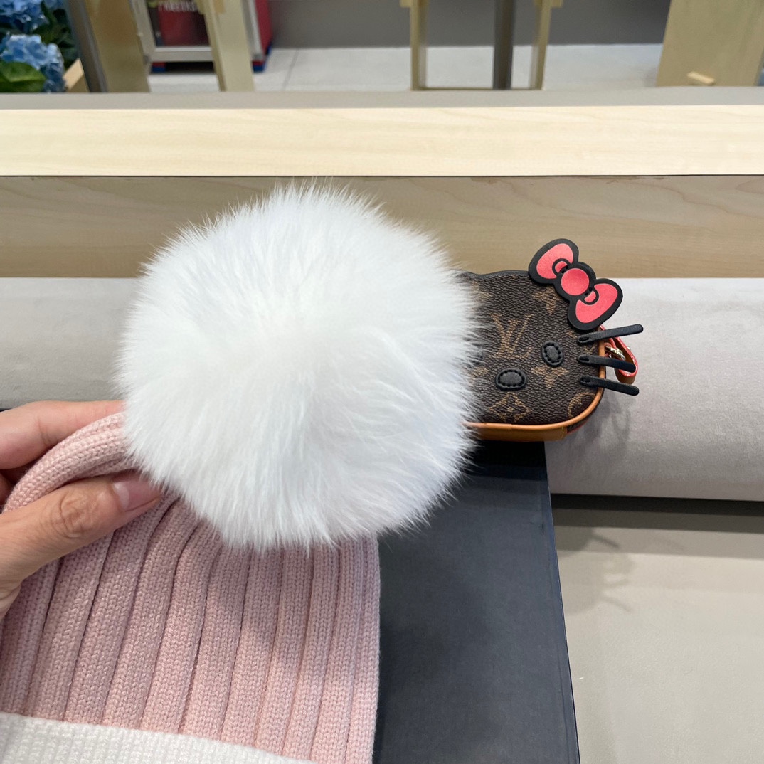 🌹蒙口针织帽🎁MONCLER毛线帽🎀兔绒➕羊绒👍配狐狸毛球帽🎀质量非常柔软舒服，保暖又时尚，简约大气，百搭款！