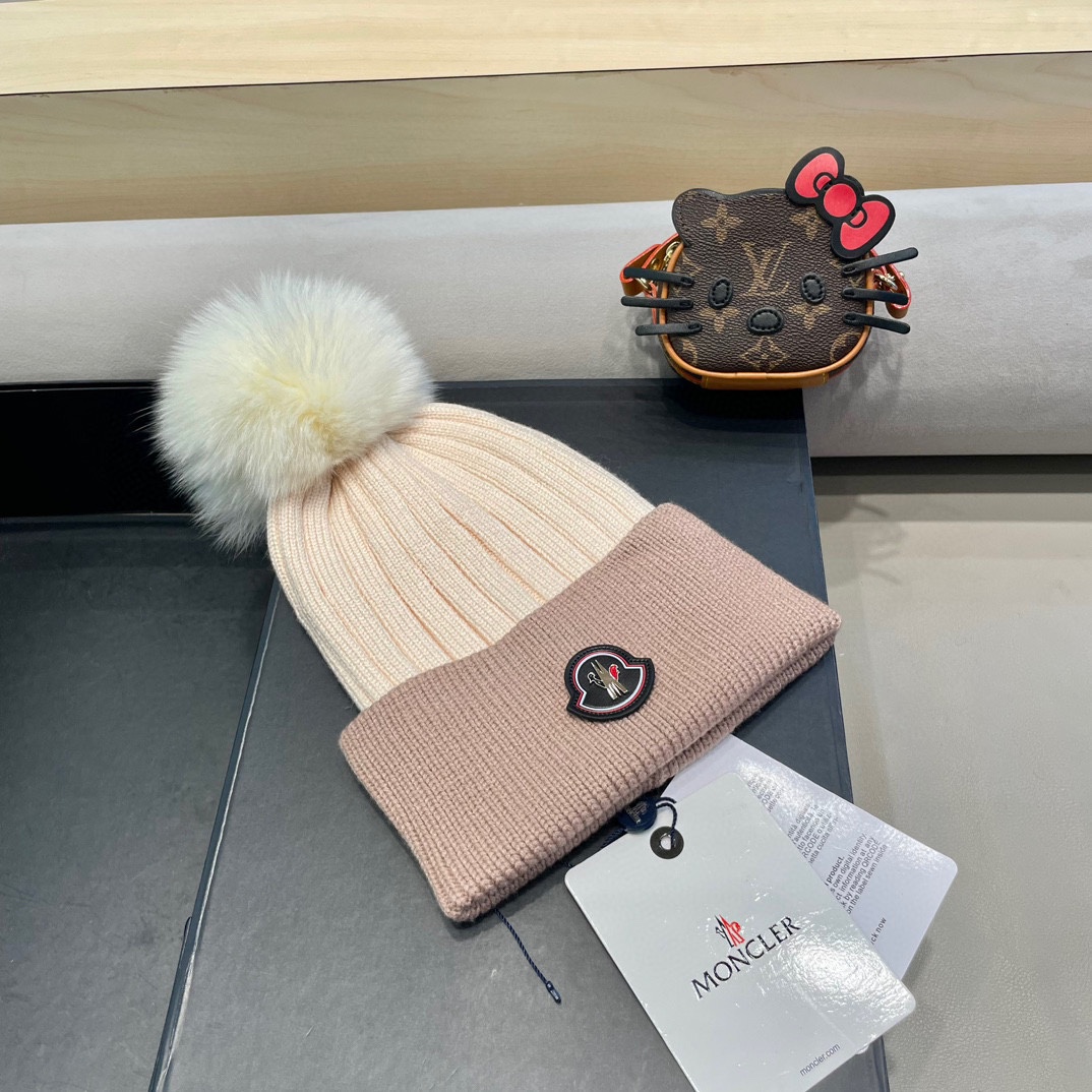 🌹蒙口针织帽🎁MONCLER毛线帽🎀兔绒➕羊绒👍配狐狸毛球帽🎀质量非常柔软舒服，保暖又时尚，简约大气，百搭款！
