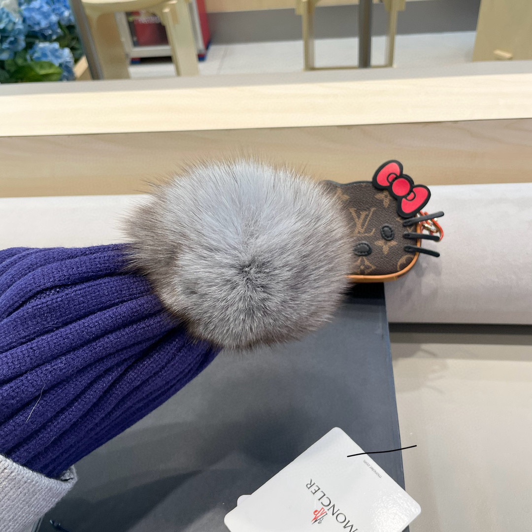 🌹蒙口针织帽🎁MONCLER毛线帽🎀兔绒➕羊绒👍配狐狸毛球帽🎀质量非常柔软舒服，保暖又时尚，简约大气，百搭款！
