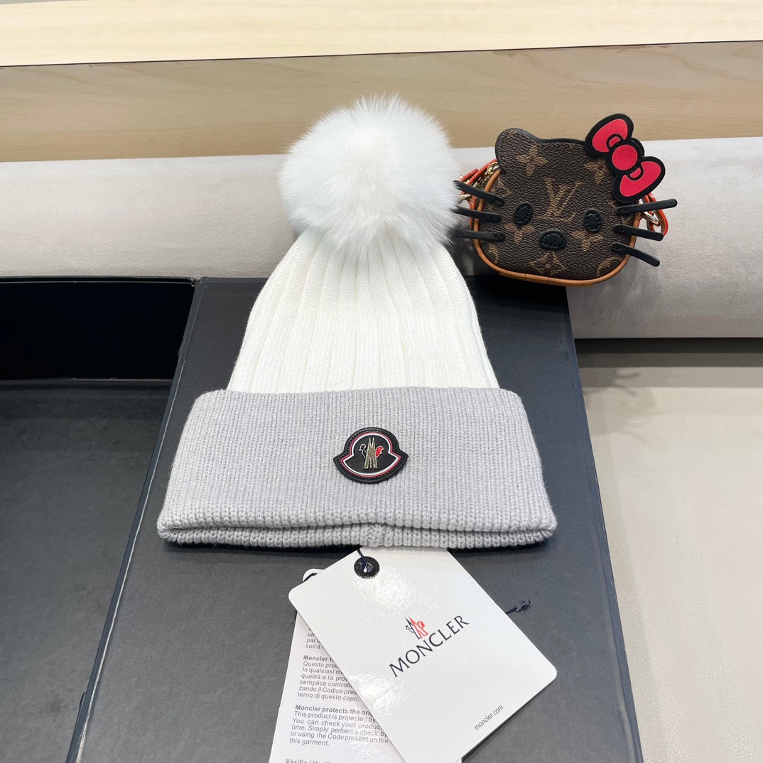 NO:214721,The MONCLER wool hat, rabbit velvet cashmere and fox wool ball cap are of very soft and comfortable quality, warm and fashionable, simple and atmospheric, and versatile!  Hat fisherman hat baseball hat knit hat, hat, christian louboutin, Moncler, espadrilles, hats19860909蒙口针织帽MONCLER毛线帽兔绒羊绒配狐狸毛球帽质量非常柔软舒服,保暖又时尚,简约大气,百搭款！帽子渔夫帽棒球帽针织帽,帽子,christian louboutin,Moncler,espadrilles,hats,hat