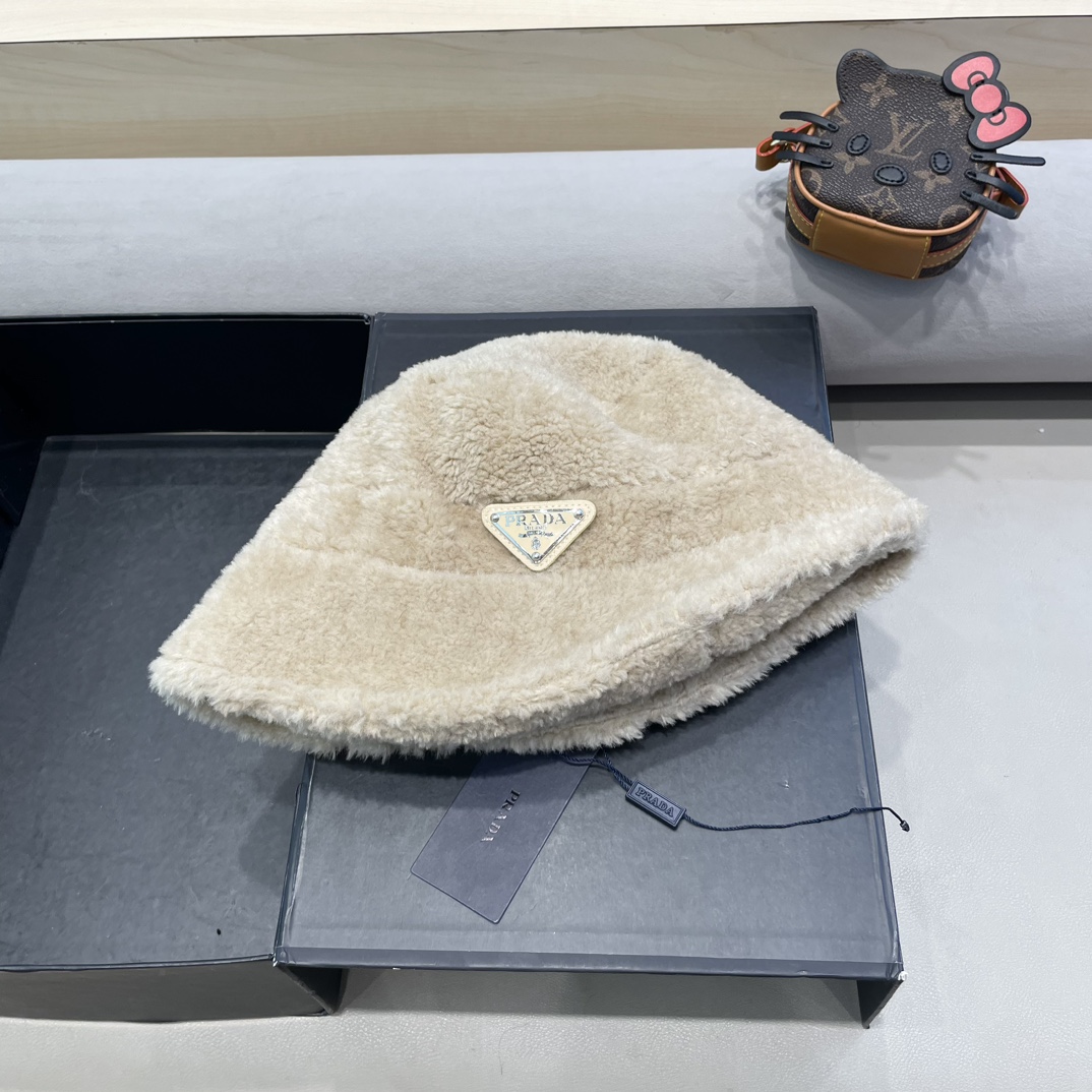 NO:214739,PRADA Prada autumn and winter hat women lamb fur face small fisherman hat women warm soft Korean style versatile pot hat Japanese internet celebrity trend h hat fisherman hat baseball hat knit hat, hat, prada, prada, espadrilles, hats19860909PRADA普拉达秋冬帽子女羊羔毛显脸小渔夫帽女保暖柔软韩版百搭盆帽日系网红潮 h帽子渔夫帽棒球帽针织帽,帽子,prada,prada,espadrilles,hats,hat