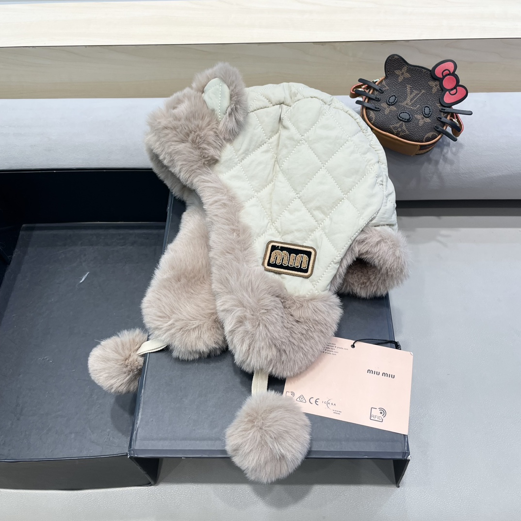 NO:214748,Miumiu Miu cute little bear fluffy hat for women in winter plus velvet thickened warm ear protection Lei Feng hat riding cold pullover hat fisherman hat baseball hat knit hat, hat, miumiu, espadrilles, hats19860909miumiu缪缪可爱小熊毛绒绒帽子女冬季加绒加厚保暖护耳雷锋帽骑车防寒套头帽帽子渔夫帽棒球帽针织帽,帽子,miumiu,espadrilles,hats,hat