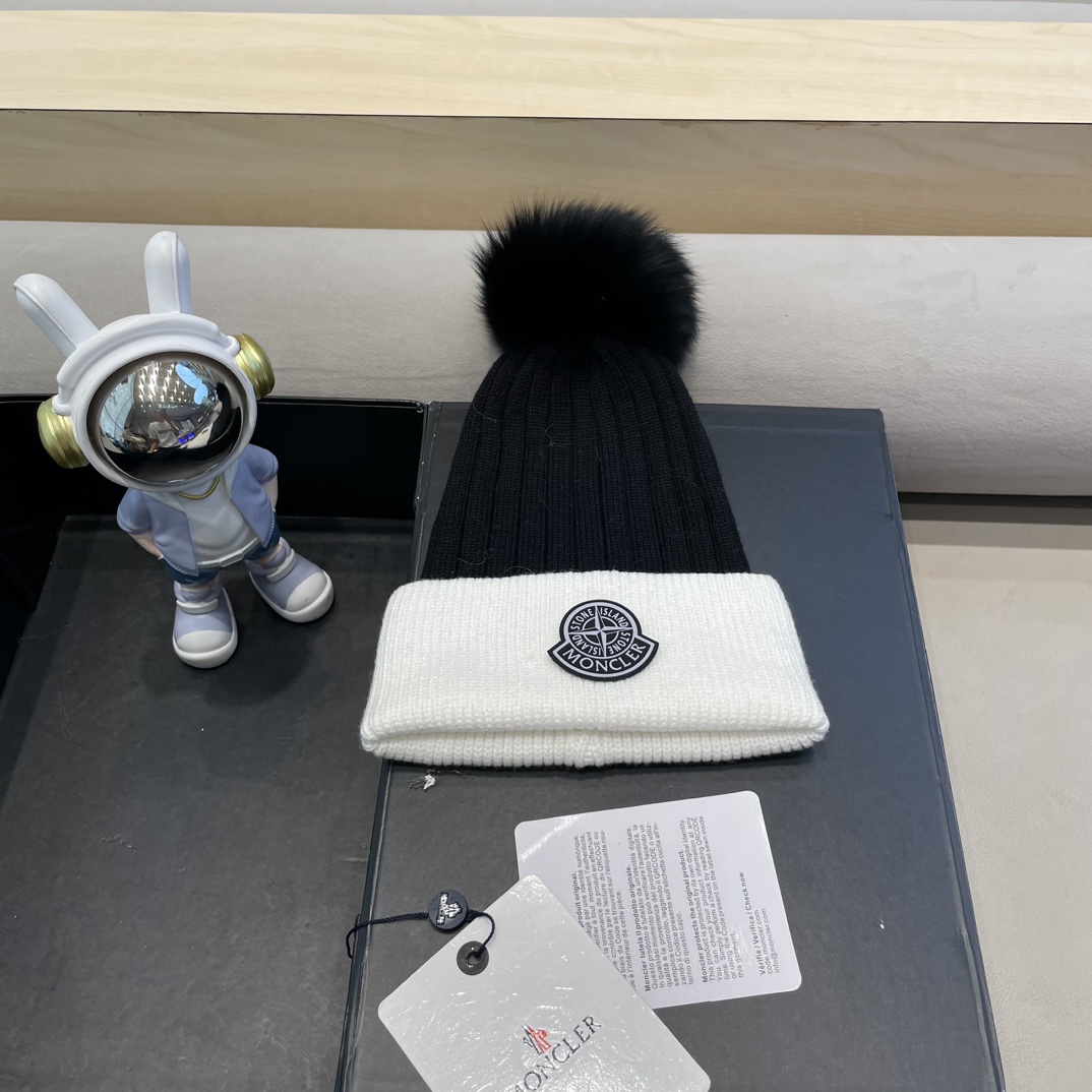 NO:214741,MONCLER high-quality fox wool ball knit rabbit wool wool hat, a super classic and outdated autumn and winter cold hat. A must-have for young ladies who know goods. There are many versions of the hat-type quality market. Only this one has always stood firm, the top is really beautiful, and the texture is good!  Hat fisherman hat baseball hat knit hat, hat, christian louboutin, Moncler, espadrilles, hats19860909蒙口MONCLER高品质狐狸毛球针织兔羊毛毛线帽 超经典不过时的一款秋冬冷帽 懂货的小姐姐必入款,帽型质量市场都有超多版本 唯有这款一直屹立不倒,上头真心好看,质感嘎嘎的好！帽子渔夫帽棒球帽针织帽,帽子,christian louboutin,Moncler,espadrilles,hats,hat