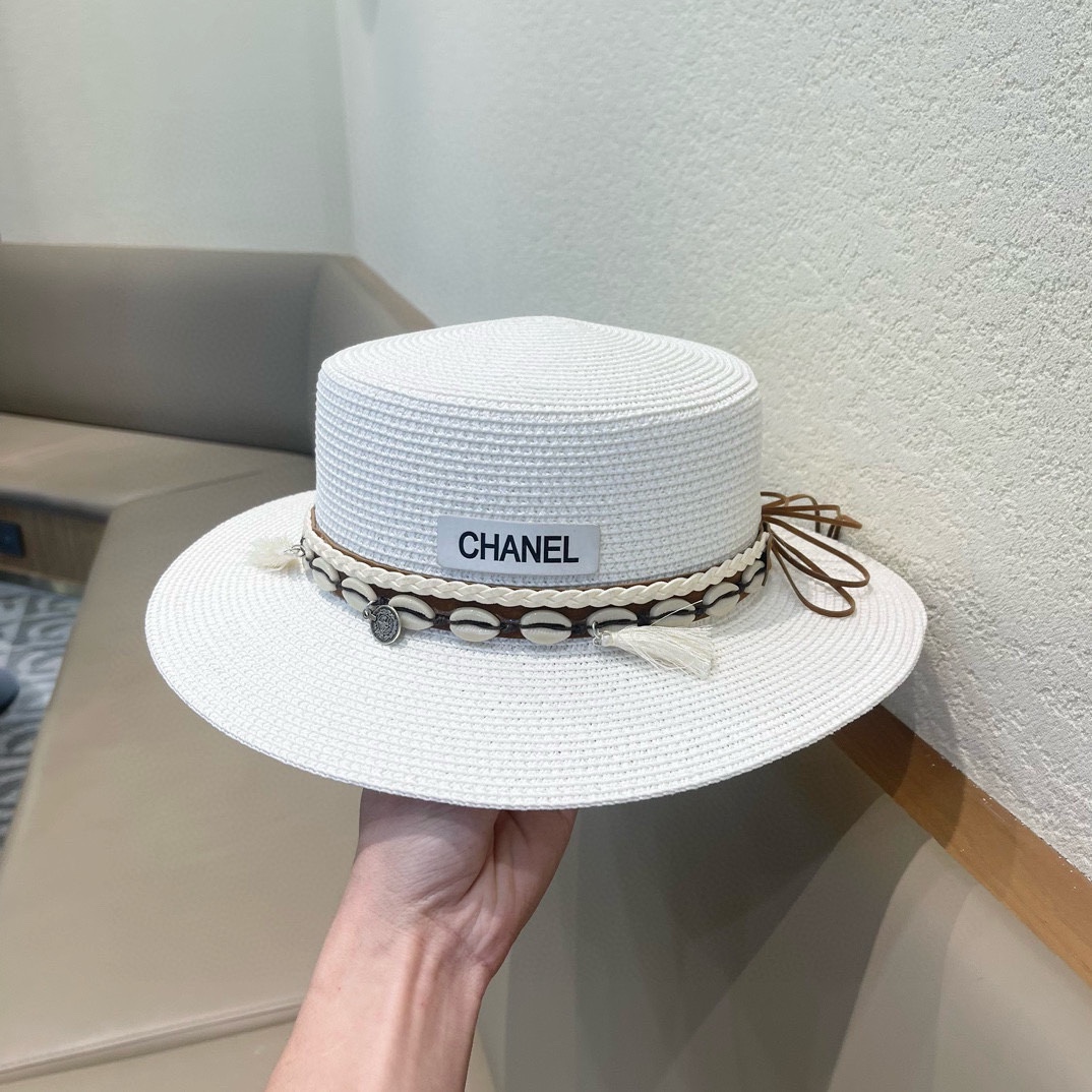  【CHANEL香奈儿】2025的新款草编遮阳平顶草帽🤩沙滩风，简约大方，百搭单品～出街首选，新款帽型超