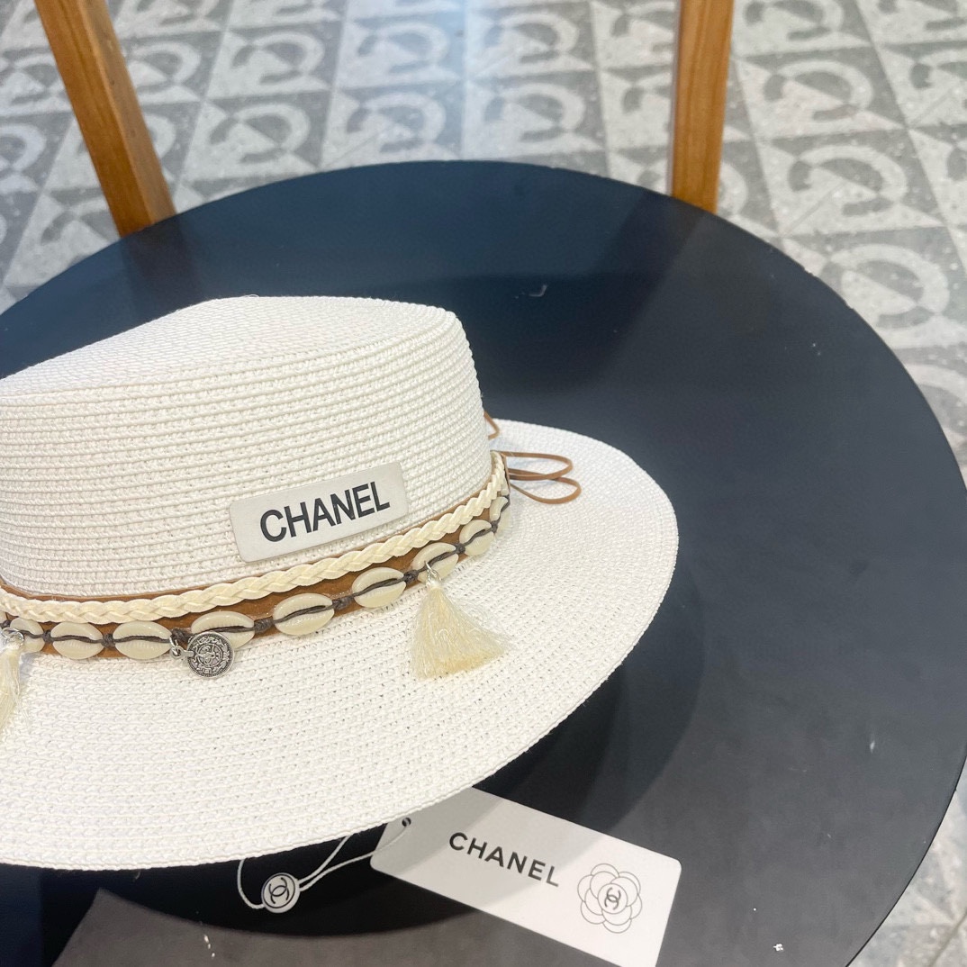  【CHANEL香奈儿】2025的新款草编遮阳平顶草帽🤩沙滩风，简约大方，百搭单品～出街首选，新款帽型超