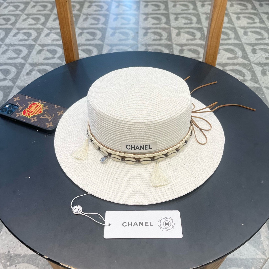  【CHANEL香奈儿】2025的新款草编遮阳平顶草帽🤩沙滩风，简约大方，百搭单品～出街首选，新款帽型超