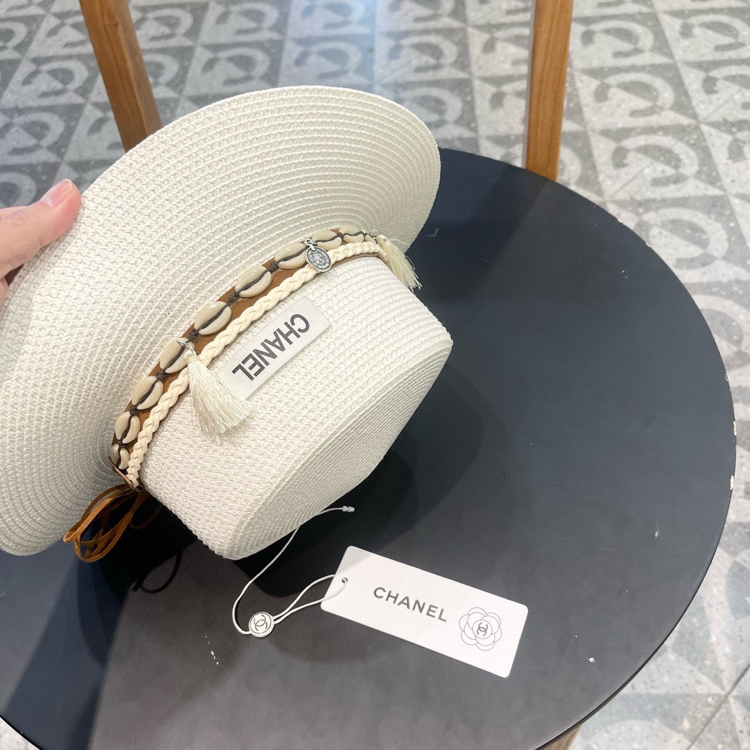  【CHANEL香奈儿】2025的新款草编遮阳平顶草帽🤩沙滩风，简约大方，百搭单品～出街首选，新款帽型超
