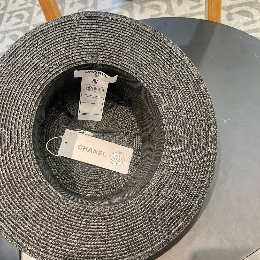  【CHANEL香奈儿】新款草编遮阳平顶草帽🤩沙滩风，简约大方，百搭单品～出街首选，新款帽型超美腻，新品