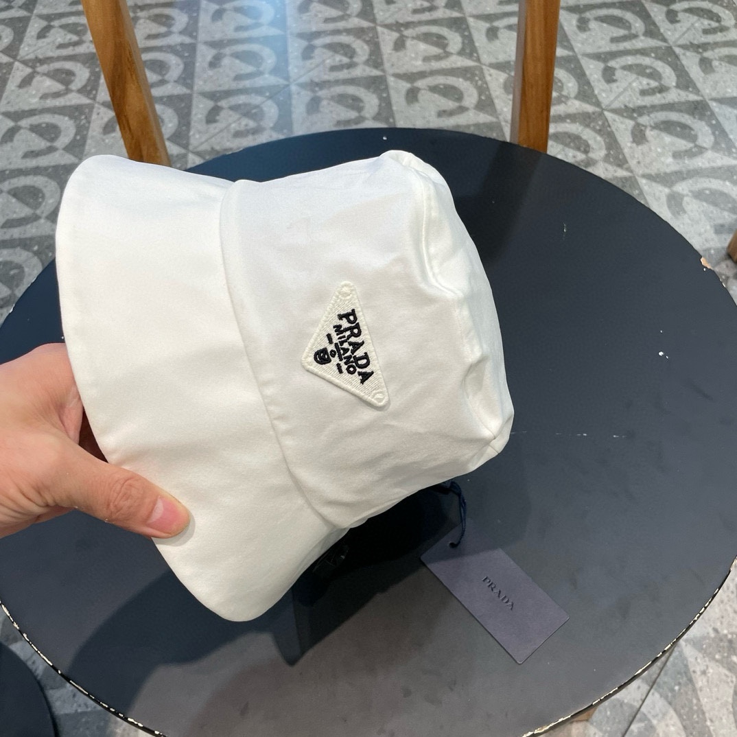  普拉达PRADA2025新款 双面渔夫帽
设计感超强，头型非常好，可以修饰各种头型，实力百搭款