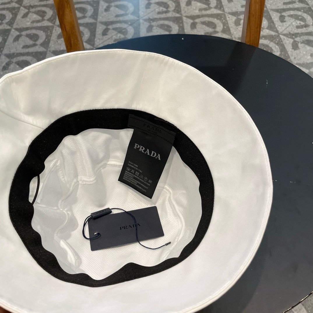  普拉达PRADA2025新款 双面渔夫帽
设计感超强，头型非常好，可以修饰各种头型，实力百搭款