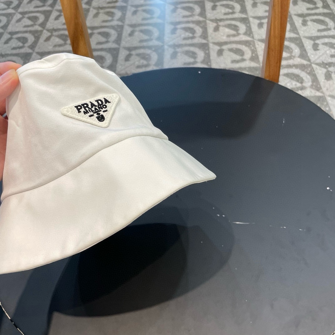  普拉达PRADA2025新款 双面渔夫帽
设计感超强，头型非常好，可以修饰各种头型，实力百搭款
