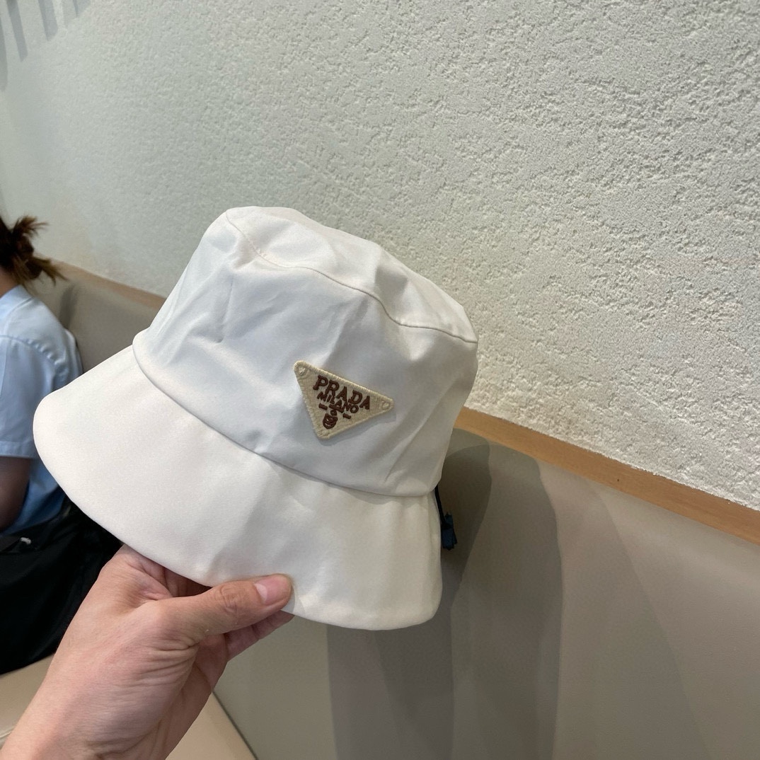 普拉达PRADA2025新款 双面渔夫帽
设计感超强，头型非常好，可以修饰各种头型，实力百搭款