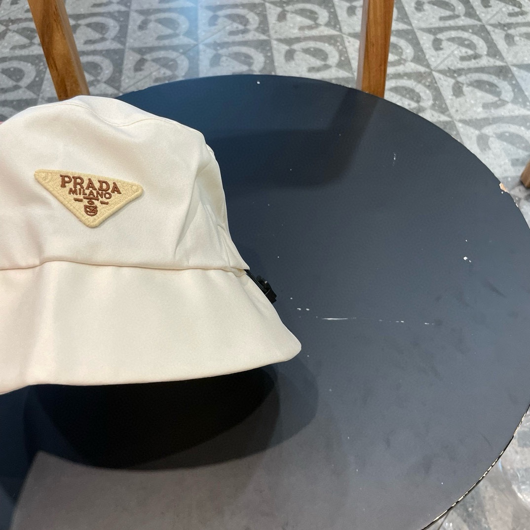  普拉达PRADA2025新款 双面渔夫帽
设计感超强，头型非常好，可以修饰各种头型，实力百搭款