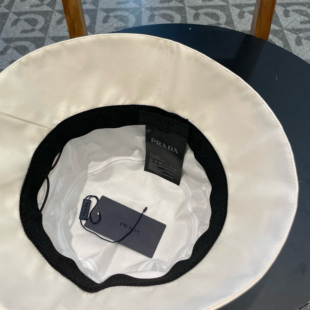  普拉达PRADA2025新款 双面渔夫帽
设计感超强，头型非常好，可以修饰各种头型，实力百搭款