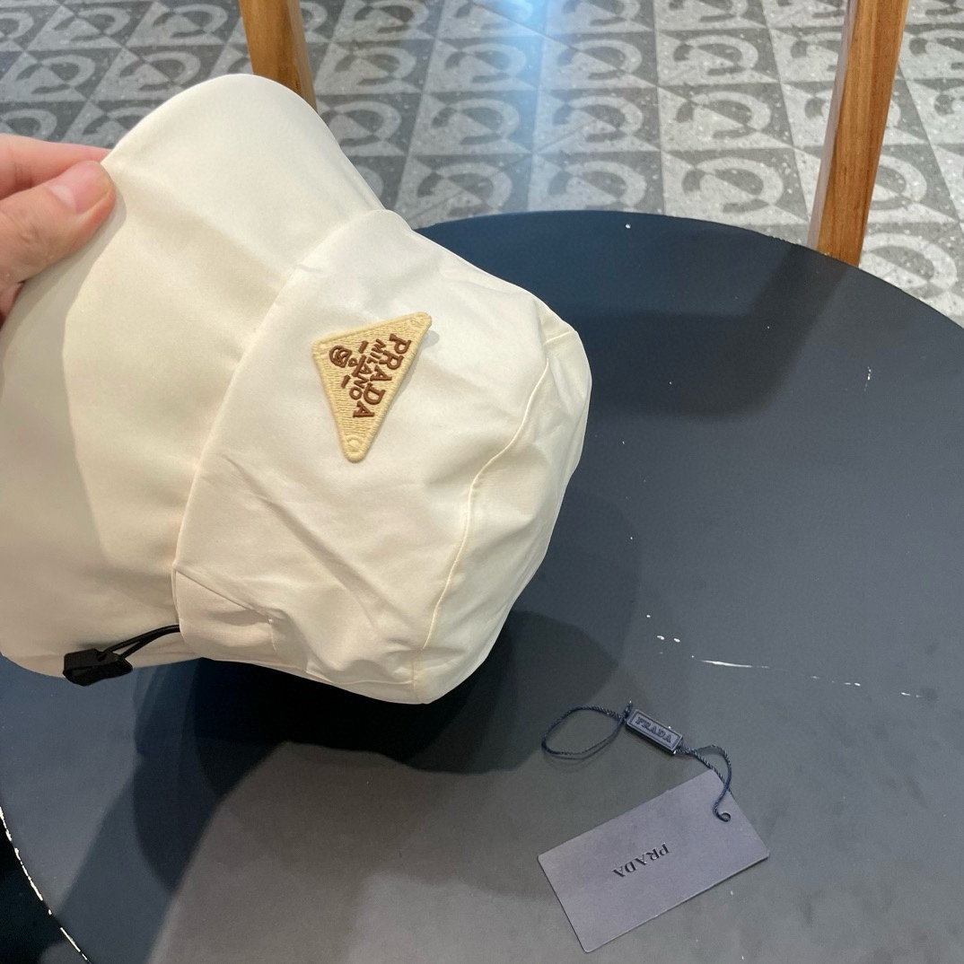  普拉达PRADA2025新款 双面渔夫帽
设计感超强，头型非常好，可以修饰各种头型，实力百搭款