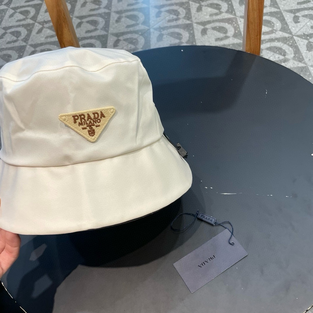  普拉达PRADA2025新款 双面渔夫帽
设计感超强，头型非常好，可以修饰各种头型，实力百搭款