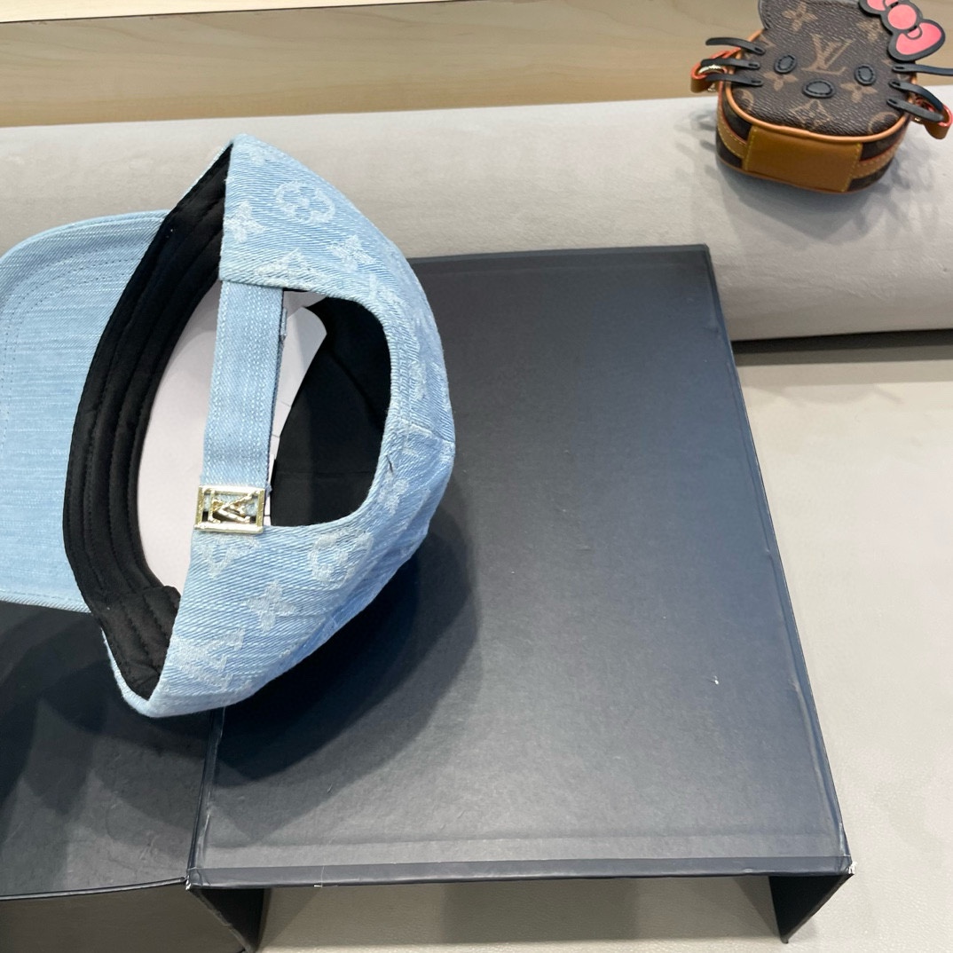  🧢路易威登棒球帽 LouisVuitton😍新款LV棒球帽，重工打造♥️高端大气，百搭款🤗男女通用！跑