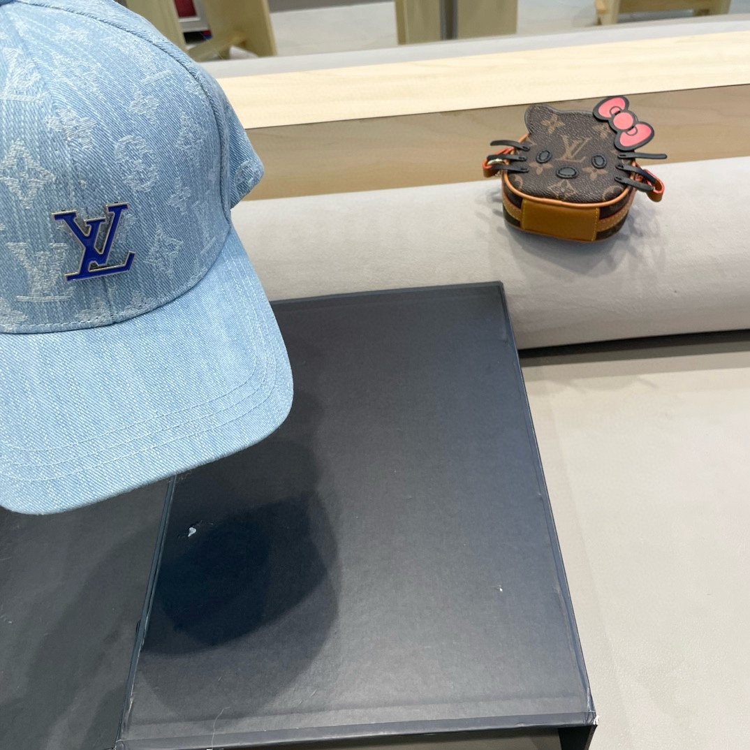  🧢路易威登棒球帽 LouisVuitton😍新款LV棒球帽，重工打造♥️高端大气，百搭款🤗男女通用！跑