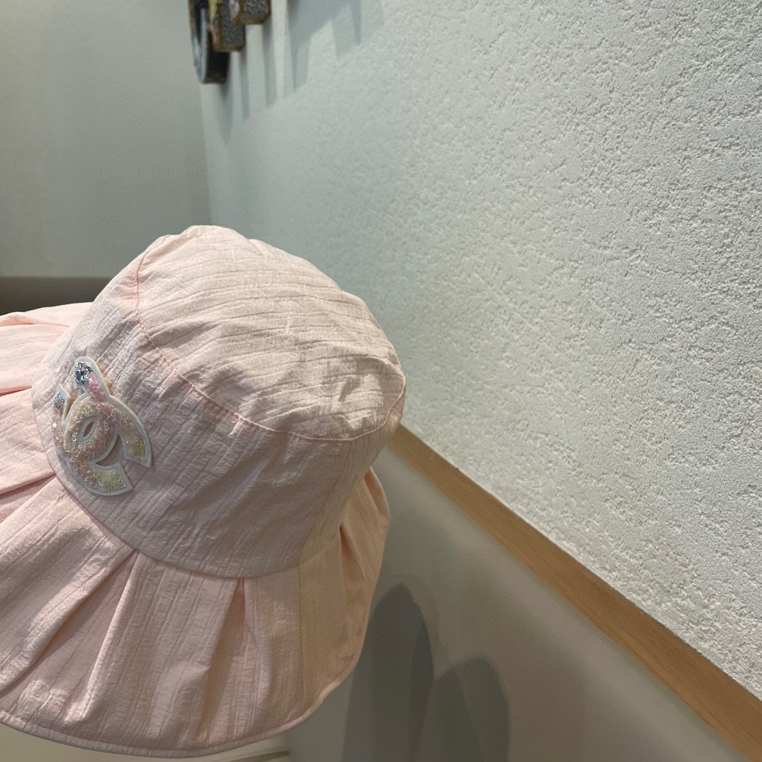 。Chanel夏季新款渔夫帽女大檐黑胶防紫外线遮阳帽海边出游防风太阳帽