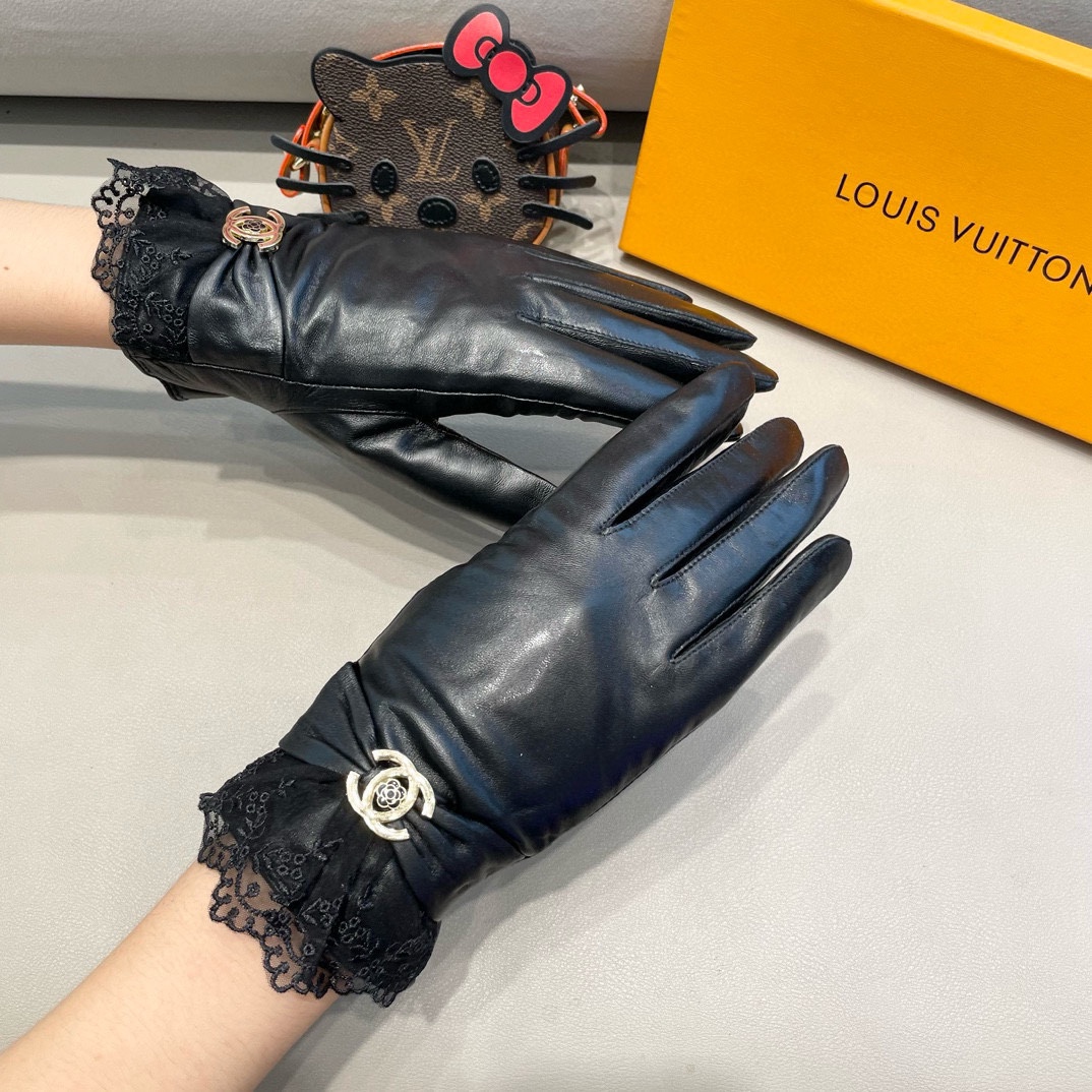 P135 香奈儿女款新品羊皮手套，时尚手套，秋冬保暖加绒内里，经典简洁💕上手超舒适柔软、百搭！ML