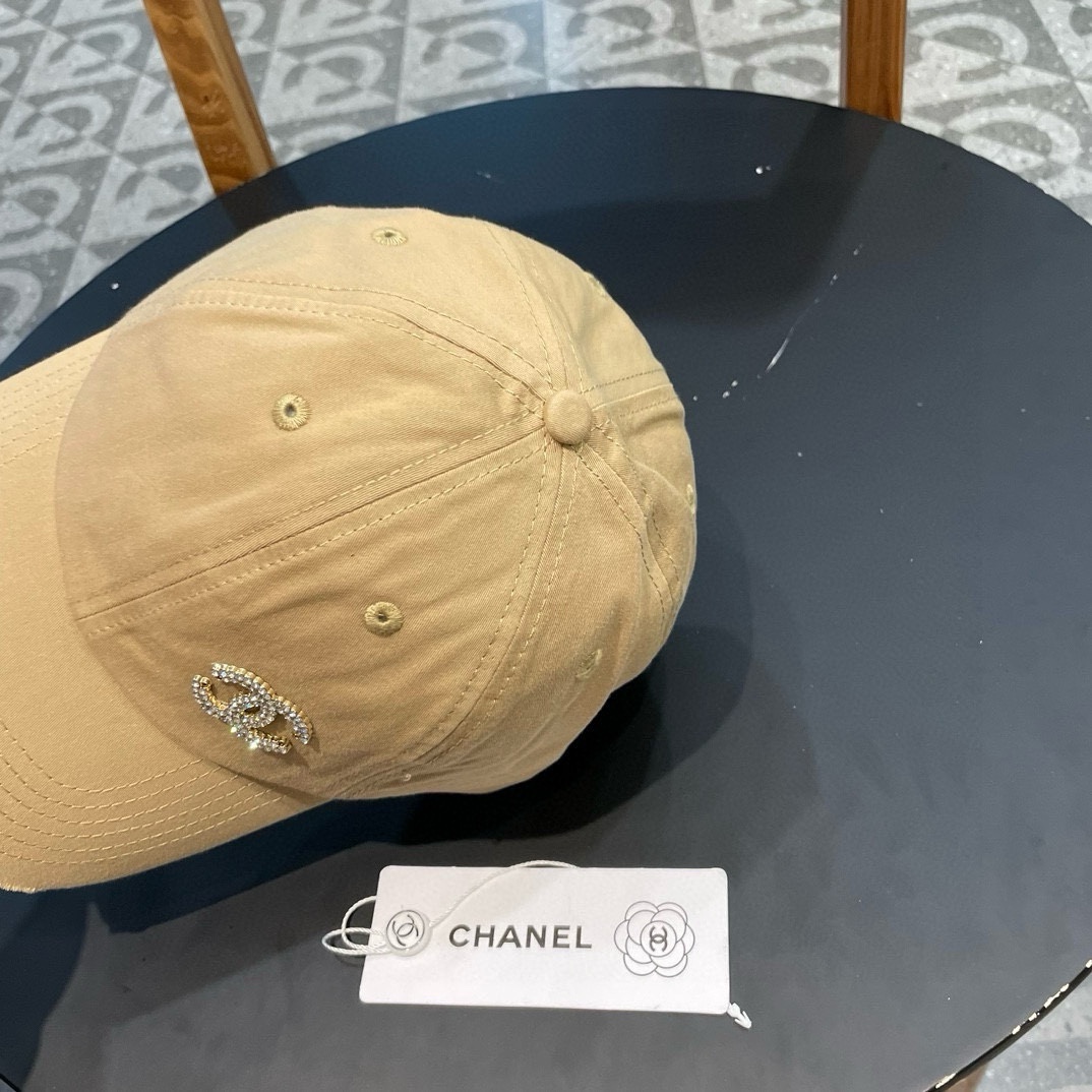  🧢香奈儿Chanel棒球帽🧢，时尚经典款！
可以戴N多年的款式，全棉材质，超舒适，一年四季都是陪你搭配